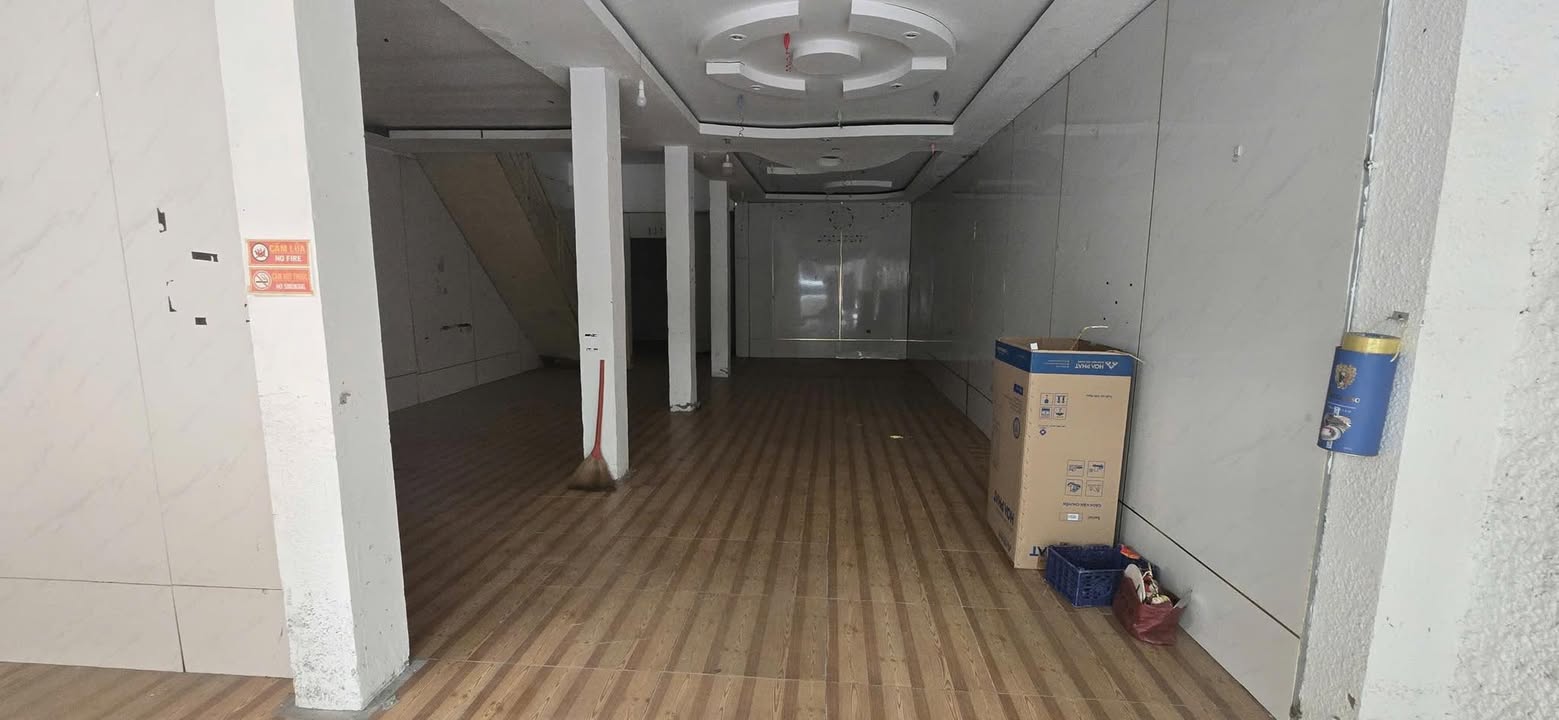 Kho cho thuê Hồng Gai Hạ Long 135m² giá 15 triệu - Vị trí trung tâm thuận lợi!