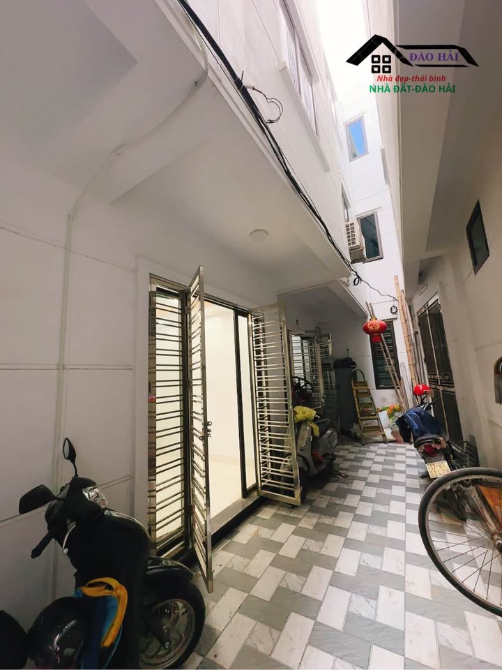 Nhà 3 tầng đẹp tại Phường Kỳ Bá, Thái Bình, 35m² chỉ 2.1 tỷ - Sổ đỏ riêng