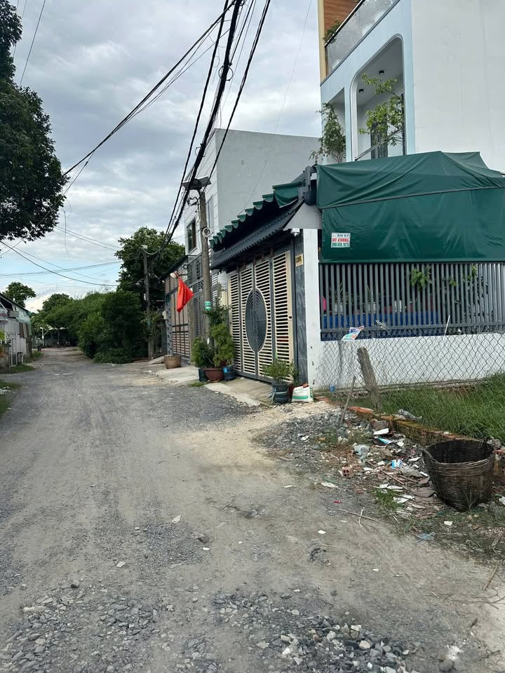 Đất nền 100m² Hóc Môn giá 3.85 tỷ - Cần bán gấp, sổ đỏ chính chủ!