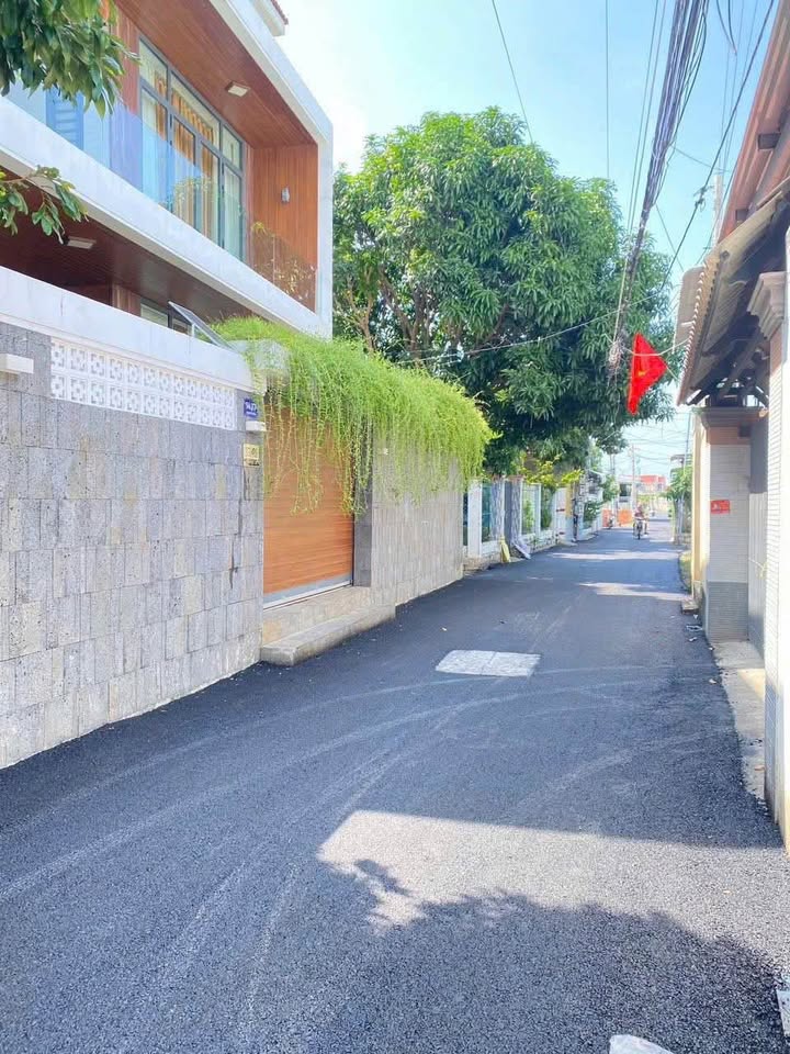 Đất trung tâm Long Hải 180m² giá 2.7 tỷ - Đường nhựa ô tô vào tận nơi!