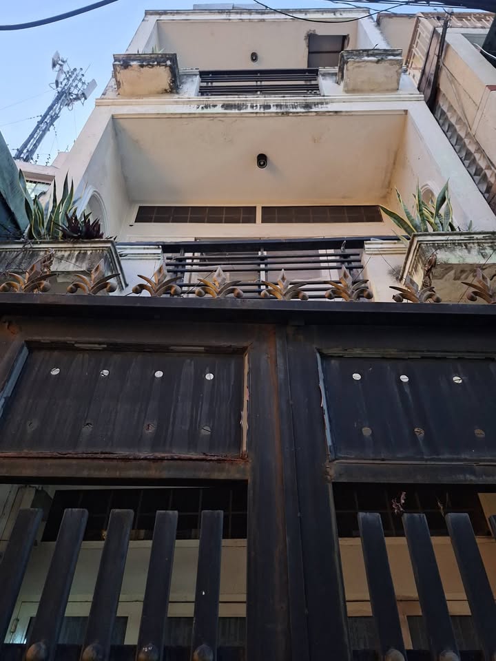 Nhà bán Quận 10 - 35m² giá 6.9 tỷ - Sổ hồng riêng, không quy hoạch!