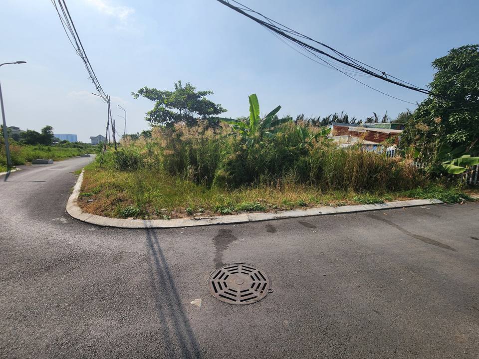 Bán lô đất cây lâu năm 637m² giá 5.8 tỷ - Lô góc 2 mặt thoáng tại Long Thới