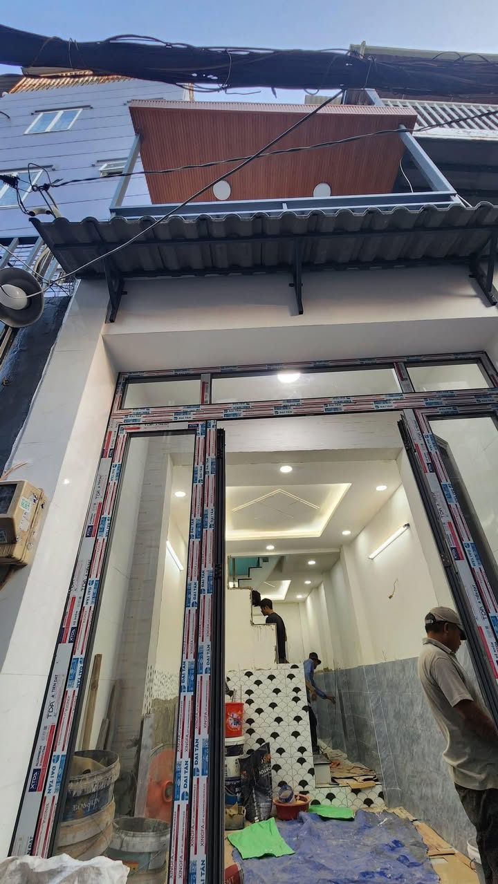 Nhà bán quận 11 30m² giá 3.95 tỷ - Vị trí sát trường học Nguyễn Văn Phú!