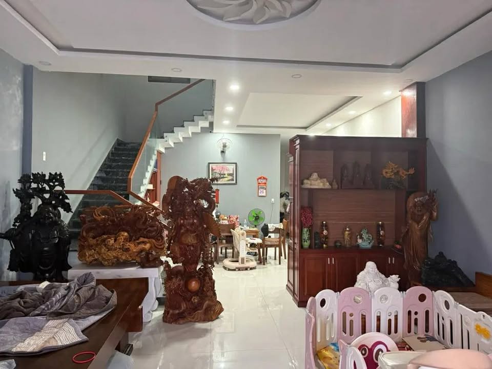 Nhà mê lửng Ngũ Hành Sơn Đà Nẵng 149m² giá 10.5 tỷ - Cách biển chỉ 50m!