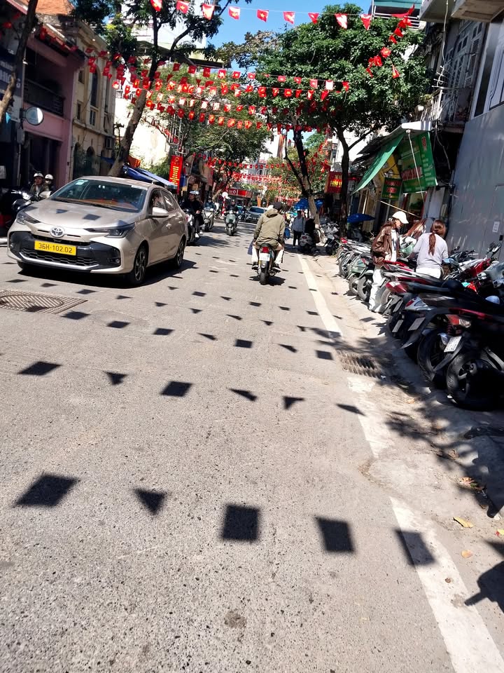 Nhà mặt ngõ Đội Cấn, Ba Đình 31m² giá 7.37 tỷ - Kinh doanh thuận lợi!