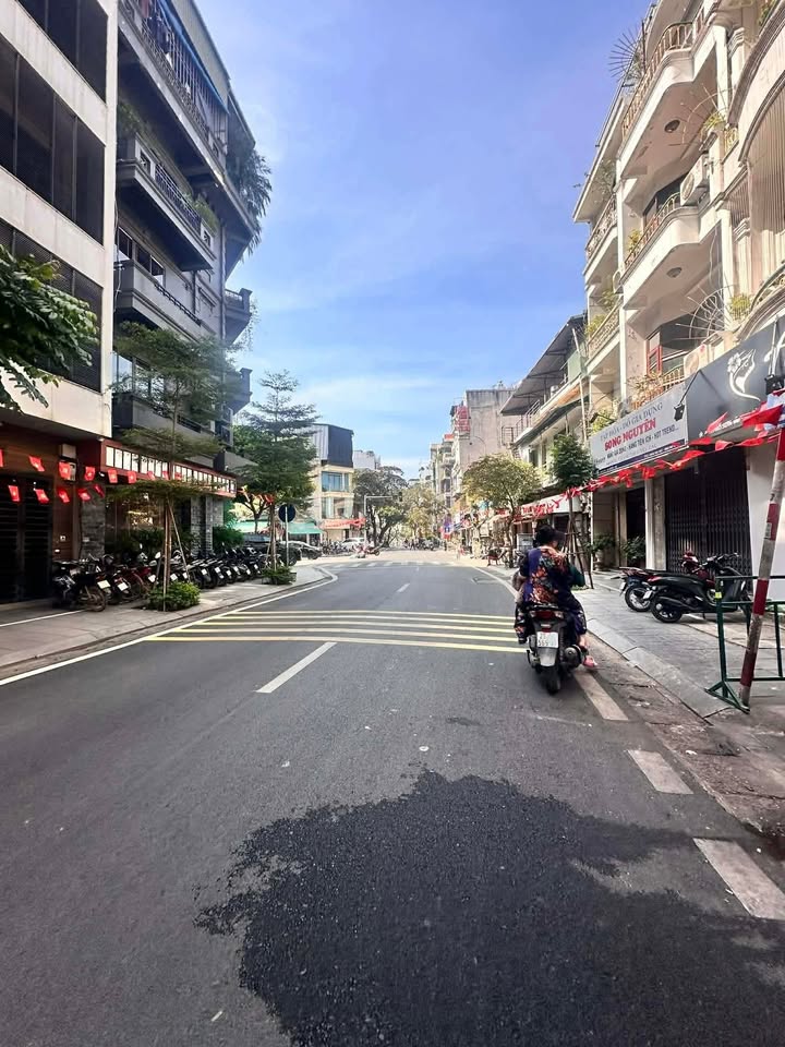 Nhà mặt phố Tây Sơn, Ba Đình 25m² giá 11.4 tỷ - Cơ hội đầu tư sinh lời!