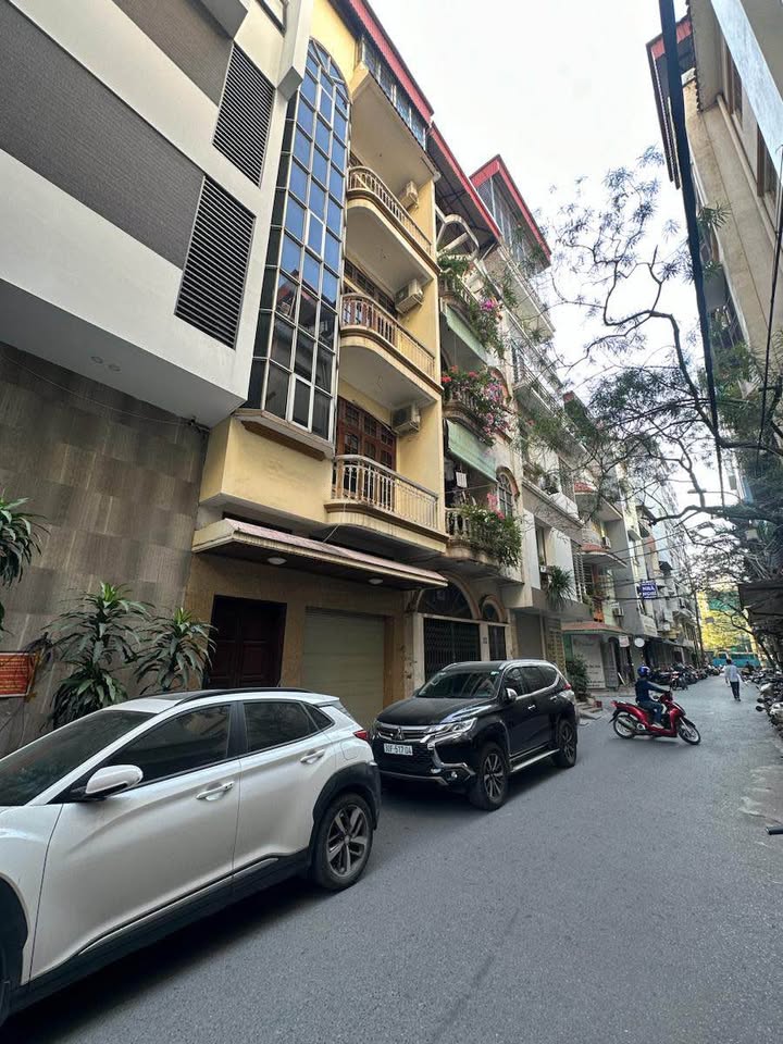 Nhà Đống Đa Láng Hạ 43m² giá 20 tỷ - Kinh doanh sầm uất, ô tô tránh!