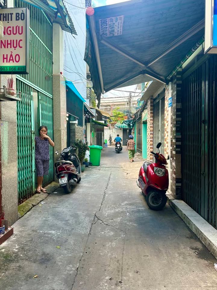 Nhà 4 tầng Dương Bá Trạc, Quận 8, 77m² giá 11.5 tỷ - Vị trí đắc địa, thuận tiện di chuyển!