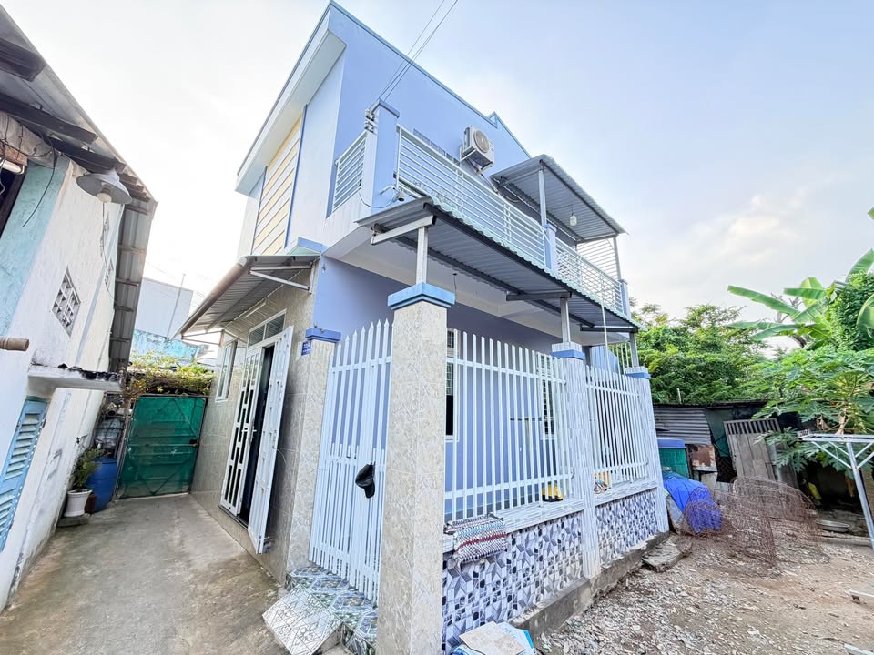 Nhà phố Gò Công Đông 68m² giá 1.1 tỷ - Sổ đỏ chính chủ, chỉ 90m đến đường Thủ Khoa Huân!