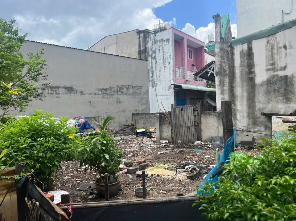 Nhà hẻm xe hơi 161m² Quận 12 giá chỉ 6.1 tỷ - Sẵn sàng vào ở!