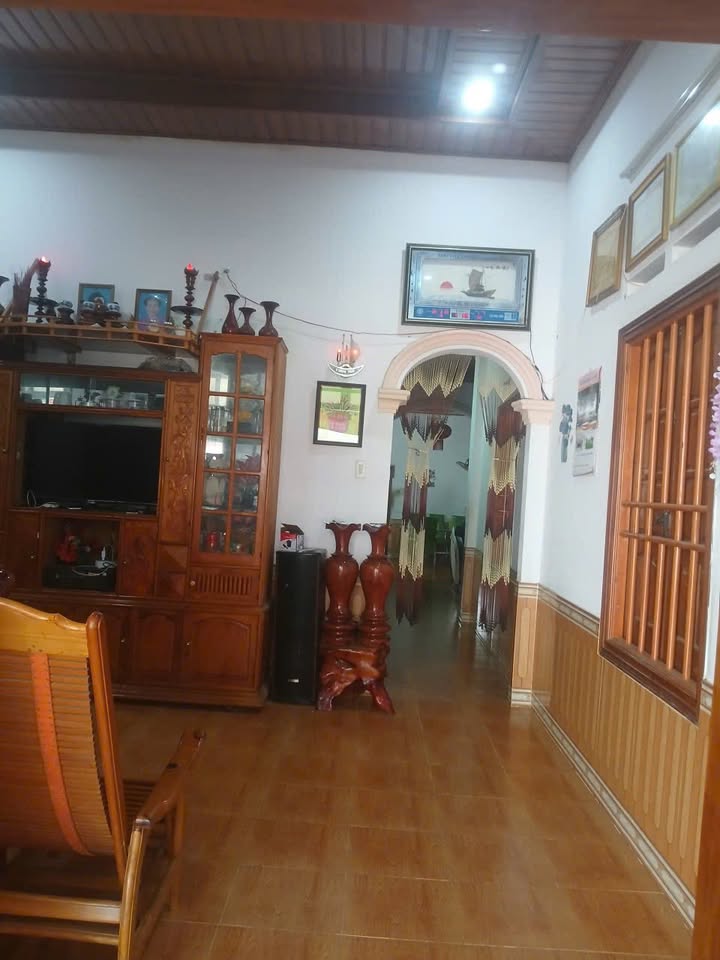 Nhà phố đường Kim Đồng, huyện Khánh Sơn, 160m² giá 3.2 tỷ - Thiết kế hiện đại, đầy đủ nội thất!