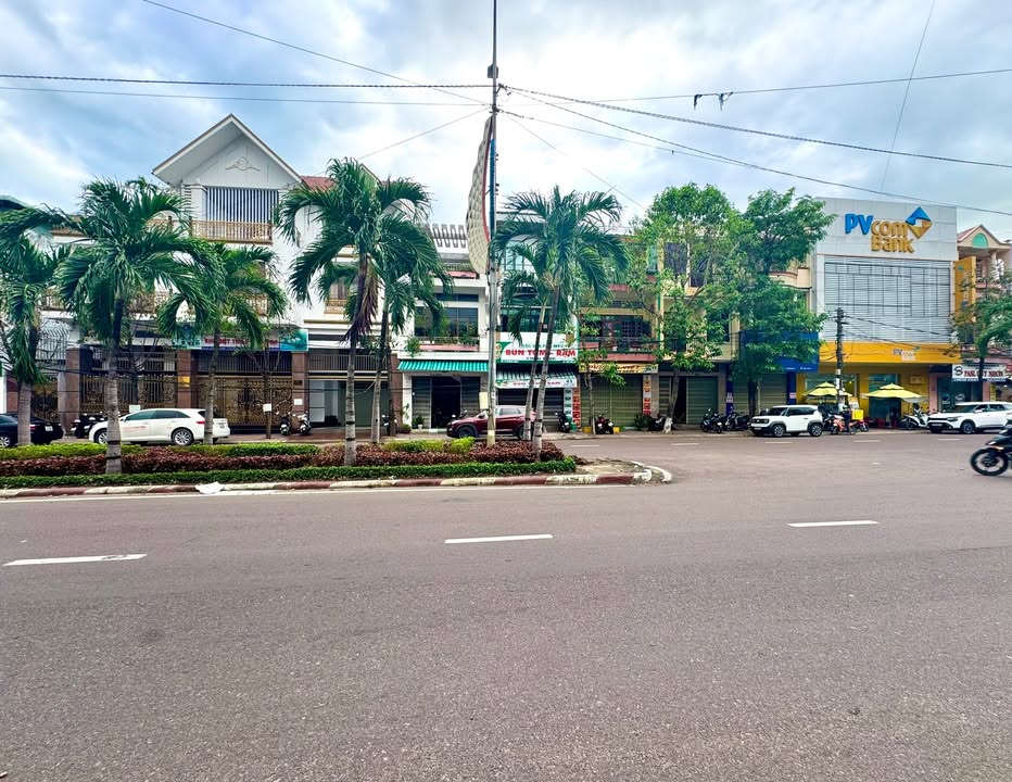 Căn nhà mặt tiền Lý Thường Kiệt 75m² giá 13 tỷ - Vị trí đắc địa gần chợ!