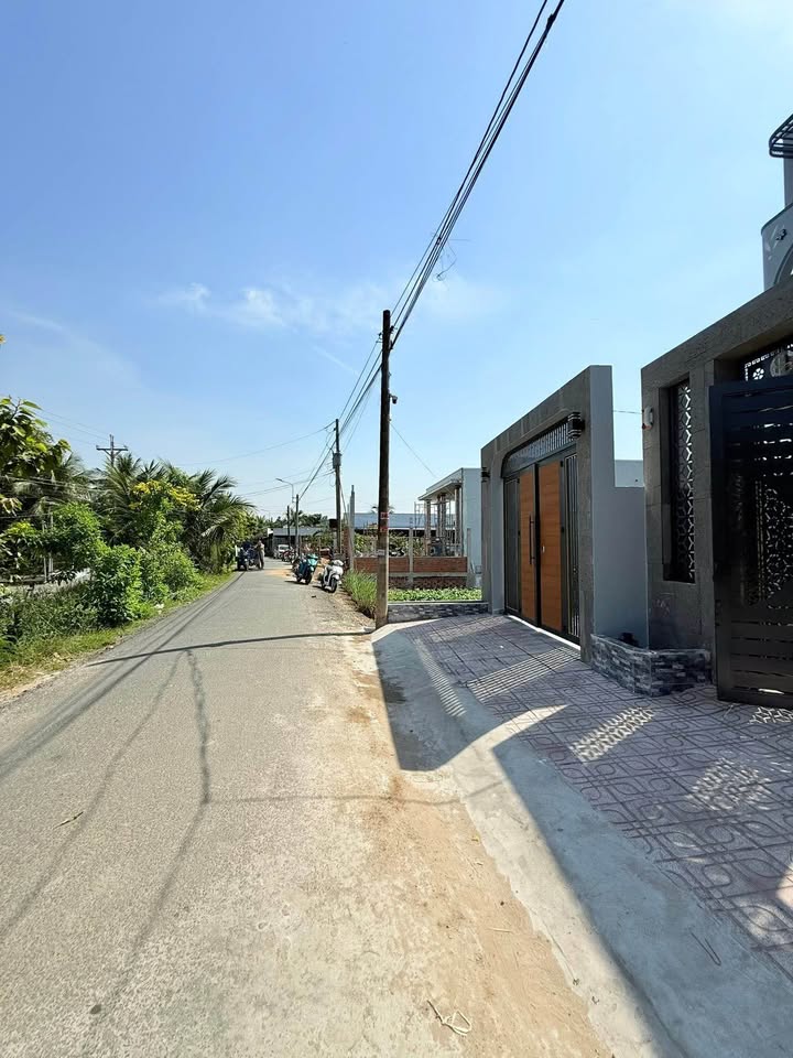 Nhà 1 trệt 1 lầu mặt tiền Đường Nhựa Long Khánh - Giá 3.15 tỷ, thuận tiện kinh doanh!