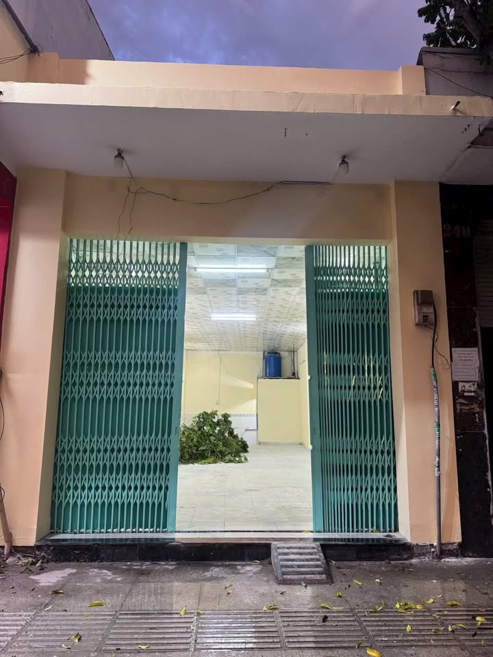 Nhà mặt tiền kinh doanh Lũy Bán Bích, Tân Phú 67m² giá 18 triệu - Vị trí đắc địa, sẵn sàng cho thuê!