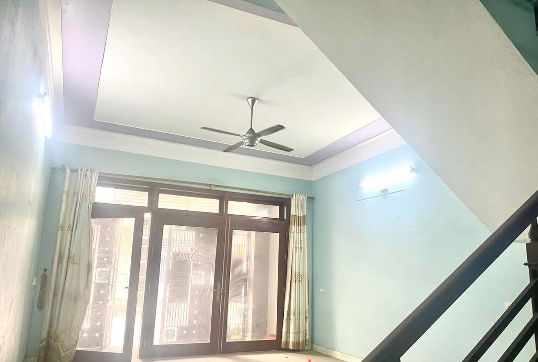 Nhà 2.5 tầng Trường Sơn, Sầm Sơn 73m² giá 2 tỷ - Kinh doanh sầm uất!