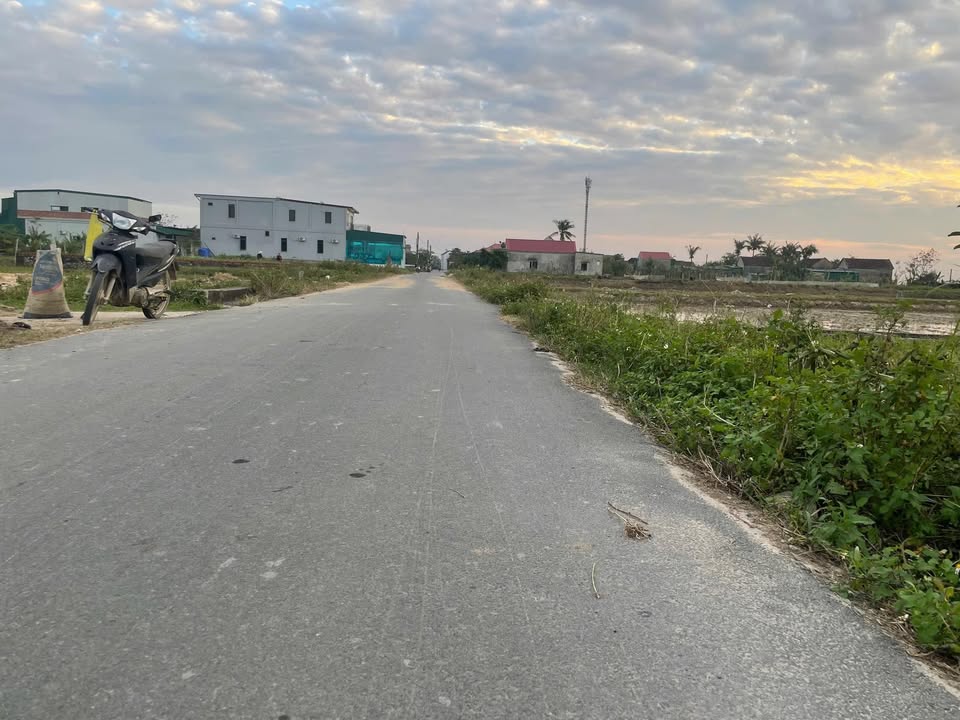 Đất Hồng Lộc Thạch Hà 140m² giá 1 tỷ - Đường nhựa rộng rãi, thích hợp đầu tư!