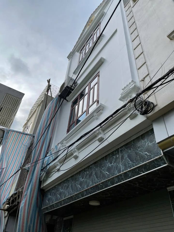 Nhà 3 tầng ngõ 389 Đằng Hải 41.2m² giá 2.9 tỷ - Tiện nghi đầy đủ, ở ngay!