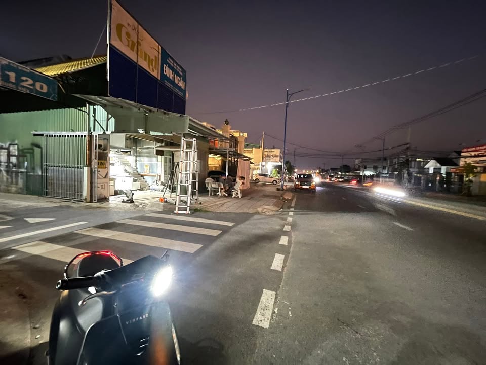 Bán nhà hẻm 120 Hoàng Quốc Việt, An Bình, Cần Thơ - Vị trí đẹp, giá 2.1 tỷ thương lượng!