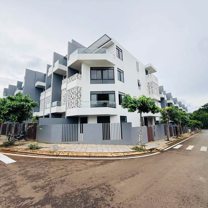 Townhouse góc 2 mặt tiền Khu đô thị Trung Nguyên 172.5m² giá 13.9 tỷ - Đầu tư sinh lời lý tưởng!