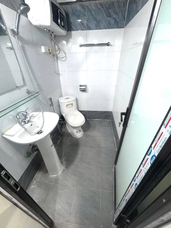 Phòng cho thuê tại Cầu Diễn, Hà Nội 20m² chỉ 3.3 triệu - Nội thất đầy đủ, giờ giấc tự do!