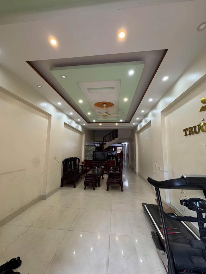 Nhà 3 tầng 80m² tại đường Nguyễn Chi Phương, Lào Cai - Giá chỉ 4.9 tỷ, thương lượng tốt!