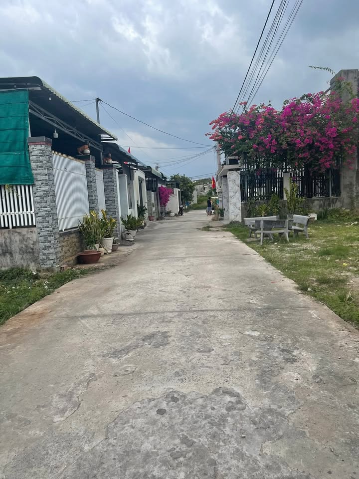 Đất nền Long Điền 100m² giá 1.38 tỷ - Sổ đỏ chính chủ, vị trí thuận lợi!