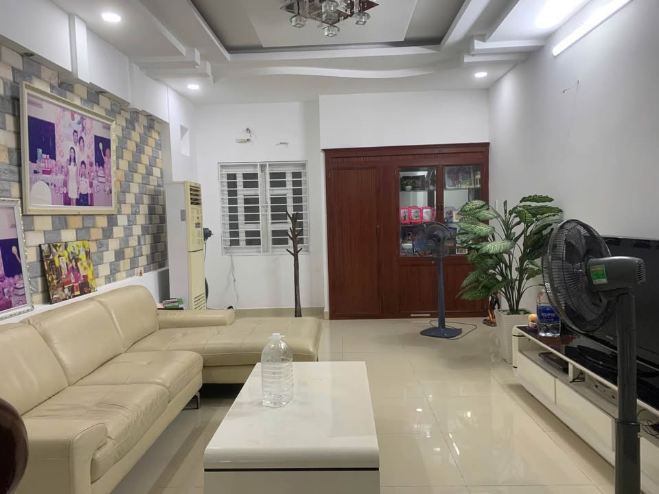 Nhà đẹp Gò Vấp 80m² giá 9.8 tỷ - Hẻm xe hơi, an ninh tuyệt đối!