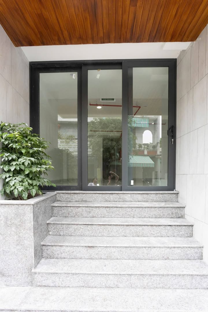 Cho thuê mặt bằng kinh doanh tại 93 Phạm Nhữ Tăng, Đà Nẵng - Vị trí đắc địa, sẵn sàng hoạt động!