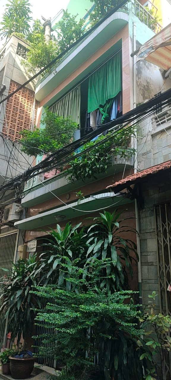 Nhà phố Võ Văn Kiệt, Quận 1, 129m² giá 23 tỷ - Tiềm năng cho thuê cao!