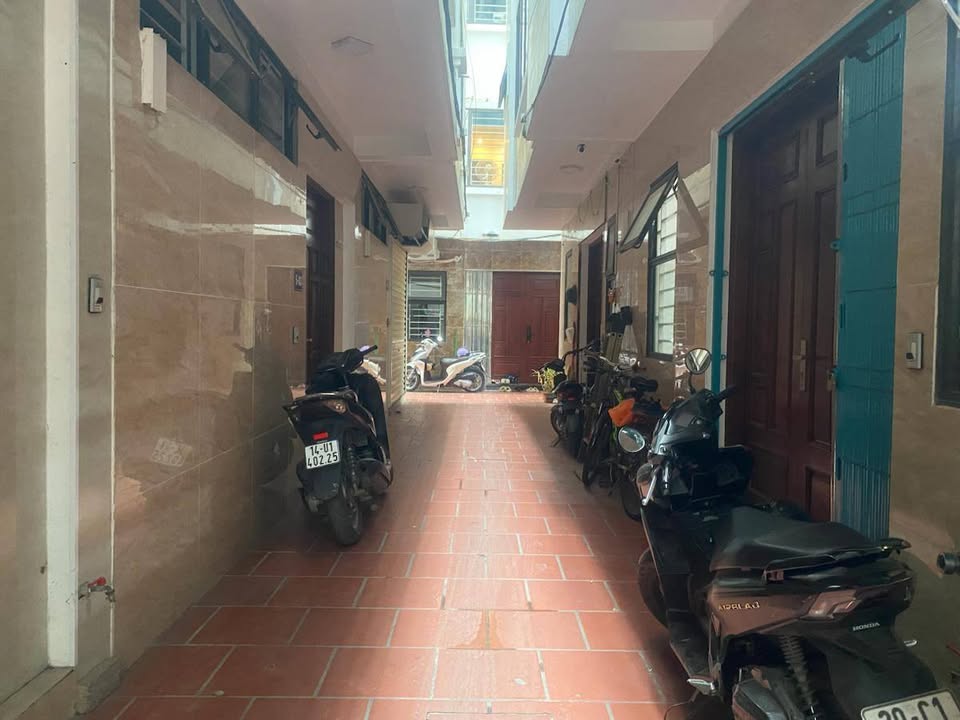 Nhà phố Ba Đình 30m² giá 7 tỷ - Sổ đỏ riêng, mặt tiền rộng 6m!