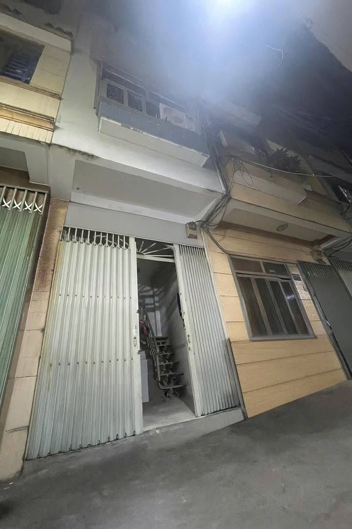 Nhà phố Nguyễn Chí Thanh, Q10, 10m² giá 2.85 tỷ - Hẻm đẹp, sổ hồng riêng!