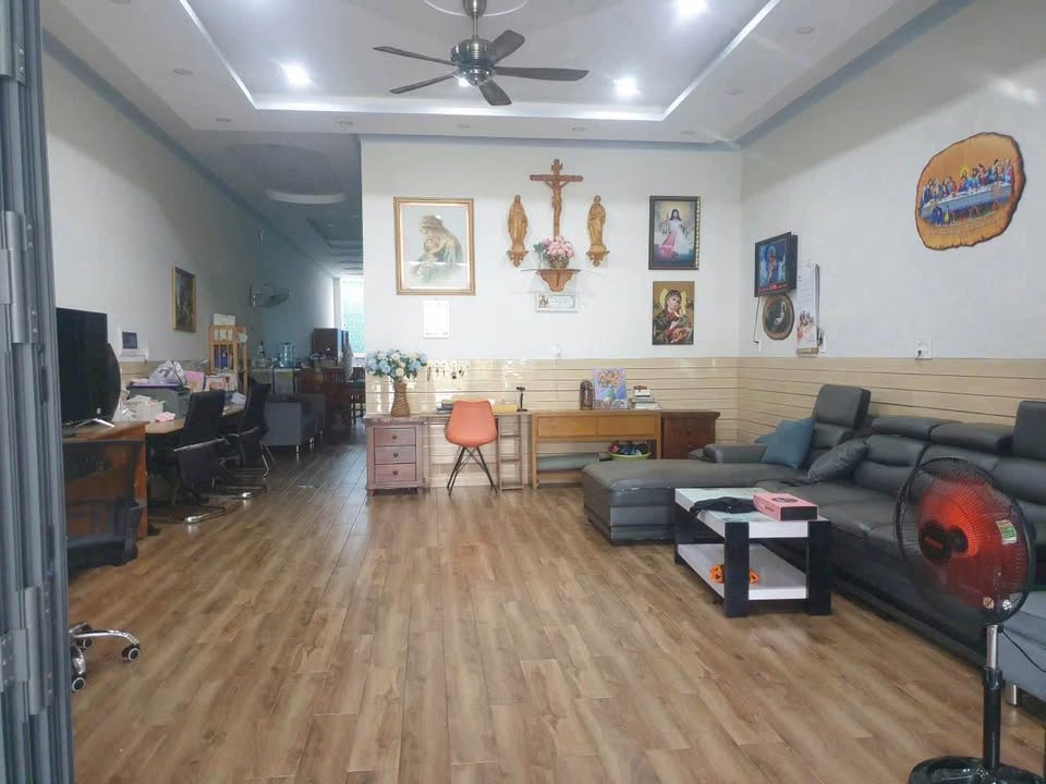 Nhà chính chủ đường Nguyễn Văn Tỏ, Biên Hòa 180m² chỉ 5.2 tỷ - Tiện ích đầy đủ!