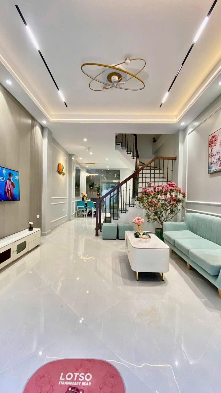 Nhà riêng Dương Văn Bé, Minh Khai 43m² giá 8.5 tỷ - Diện tích rộng, 6 phòng ngủ thoáng đãng!