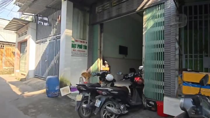 Nhà phố Dĩ An 64m² giá 3.65 tỷ - Sổ hồng riêng, khu dân trí cao!