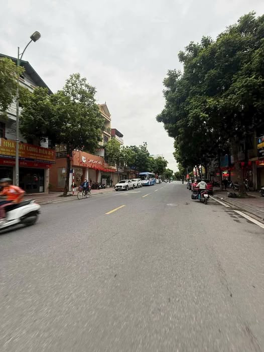 Nhà 6 tầng Thạch Bàn, 33.7m² giá 10.7 tỷ - Ô tô đỗ cửa, vị trí cực đẹp!