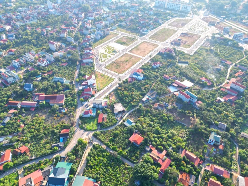 Đất nền lô góc 2100m² tại KDT Trung Tâm Lục Ngạn - Tiềm năng phát triển vượt trội!