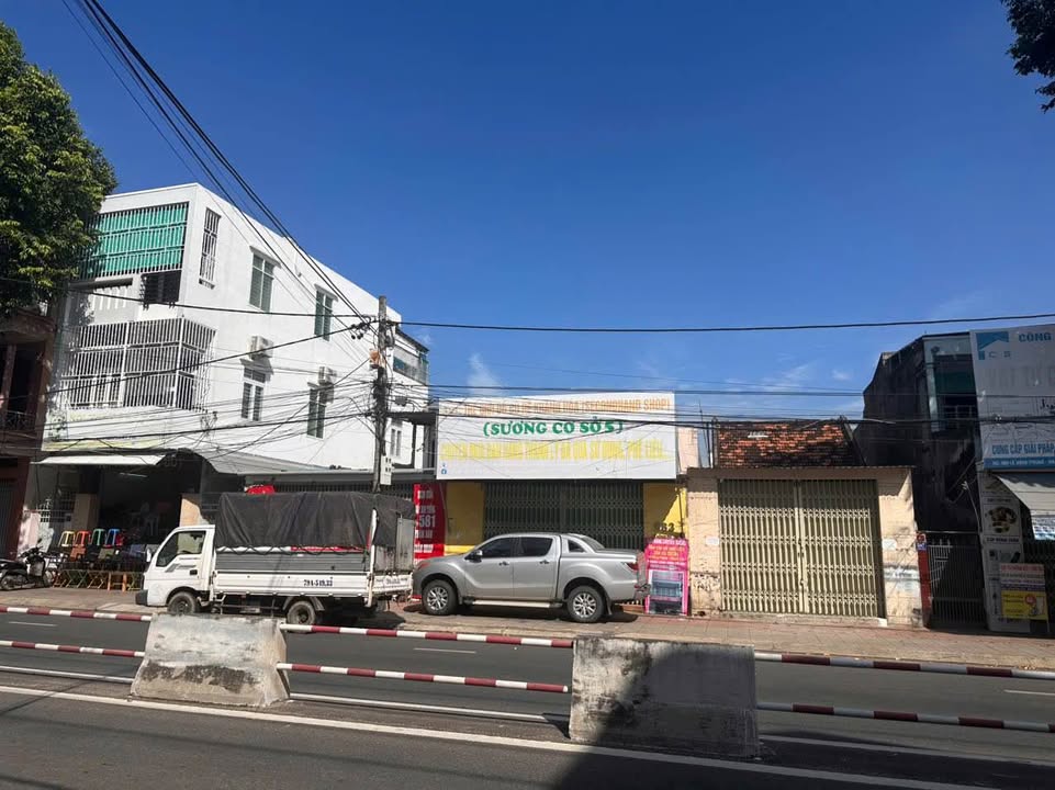 Bán nhà mặt tiền Lê Hồng Phong, Nha Trang 340m² giá 35.7 tỷ - Vị trí đẹp, tiện làm showroom!