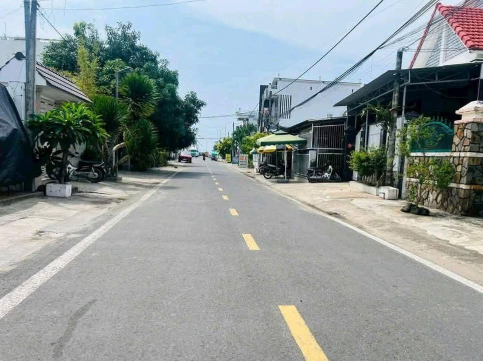 Đất mặt tiền Lý Tự Trọng, thị trấn Vạn Giã, 105,9m² giá 3 tỷ - Cách biển chỉ vài bước chân!
