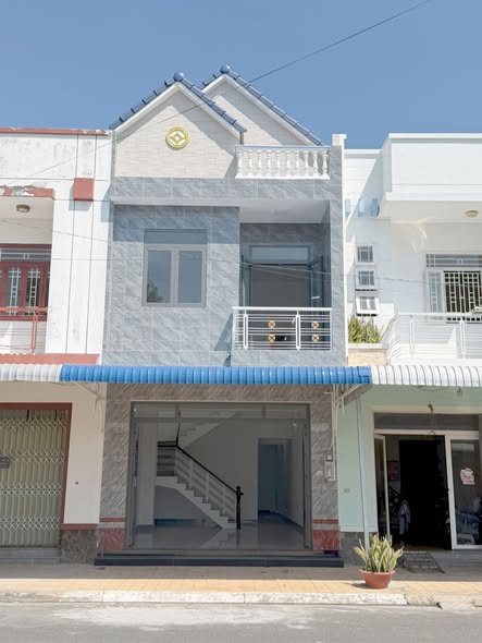 Nhà đẹp Khu Sao Mai Tịnh Biên 100m² giá 1.98 tỷ - Full nội thất sang trọng!