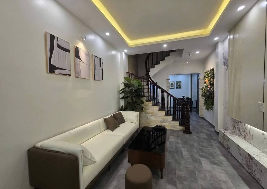 Nhà 5 tầng phố Bùi Ngọc Dương, Hai Bà Trưng, 35m² giá 9.9 tỷ - Đường ô tô thông thoáng!