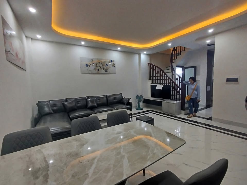 Nhà đẹp Thạch Bàn 48m² giá 10 tỷ - Ô tô đỗ cửa, thang máy hiện đại!