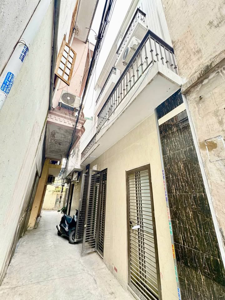 Nhà 3 tầng Ngõ 51 Dư Hàng 48m² giá 2.89 tỷ - Vị trí đẹp, an ninh tốt!