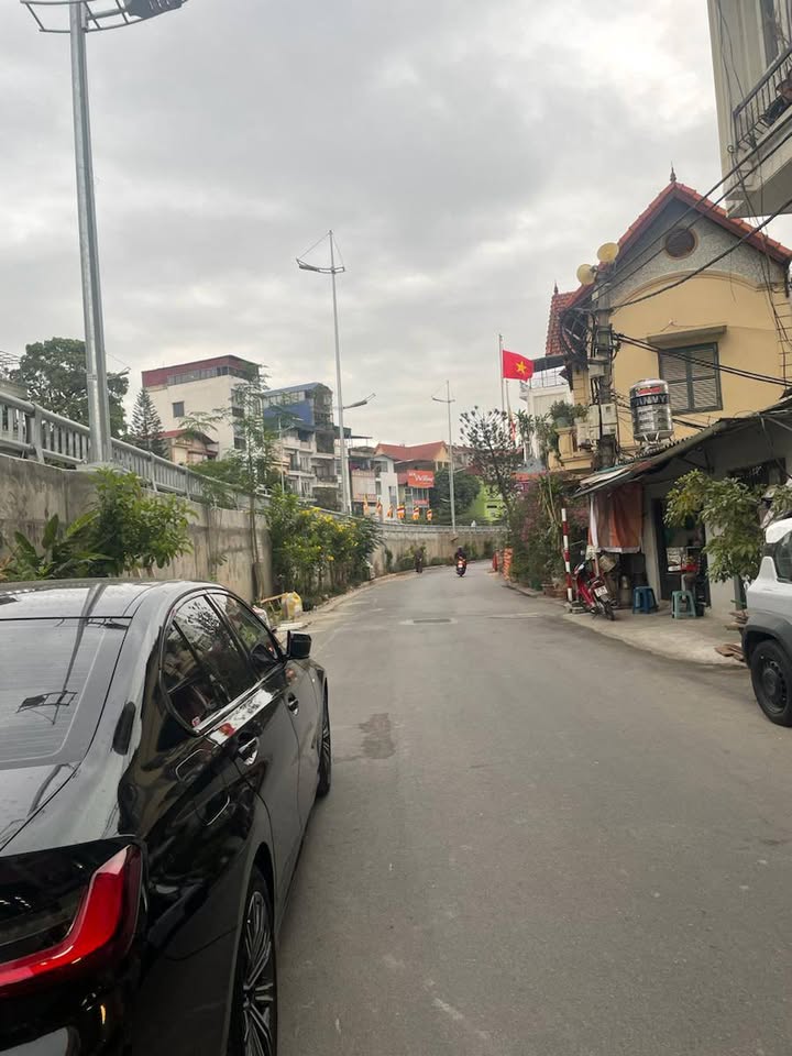 Bán gấp Mặt Phố Âu Cơ Tây Hồ 110m² giá 2 tỷ - Kinh doanh tiềm năng