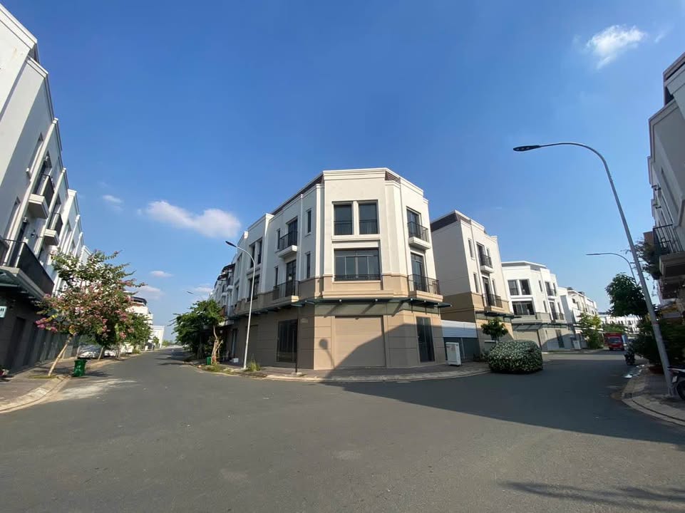 Nhà phố 2 mặt tiền khu Tây Sông Hậu, Long Xuyên 92.7m² giá 4.1 tỷ - Thiết kế theo ý thích!