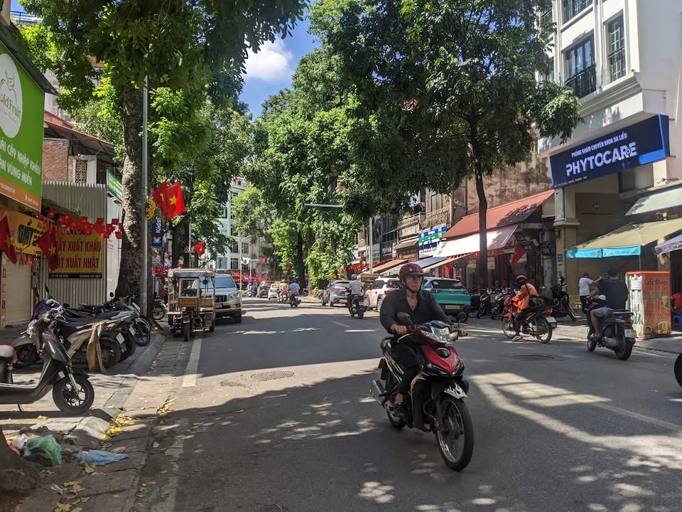 Cửa hàng mặt phố Lò Đúc, quận Hai Bà Trưng 42m² giá chỉ 16 triệu - Cơ hội kinh doanh tuyệt vời!