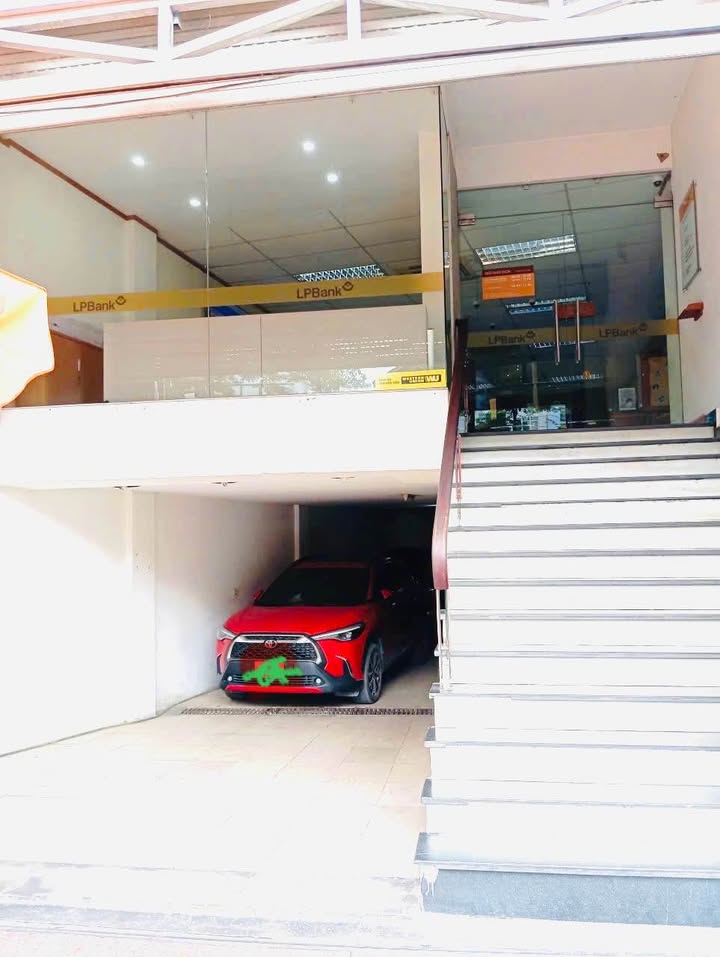 Cho thuê tòa nhà nguyên căn mặt phố Ngô Gia Tự 160m² giá 50 triệu - Phù hợp ngân hàng, văn phòng