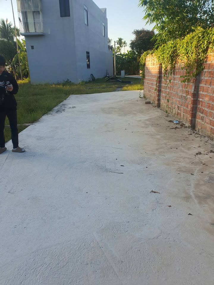 Đất nền Thôn Hầu Lâm Động 60m² giá 1 tỷ - Mặt tiền rộng, ô tô vào thoải mái!