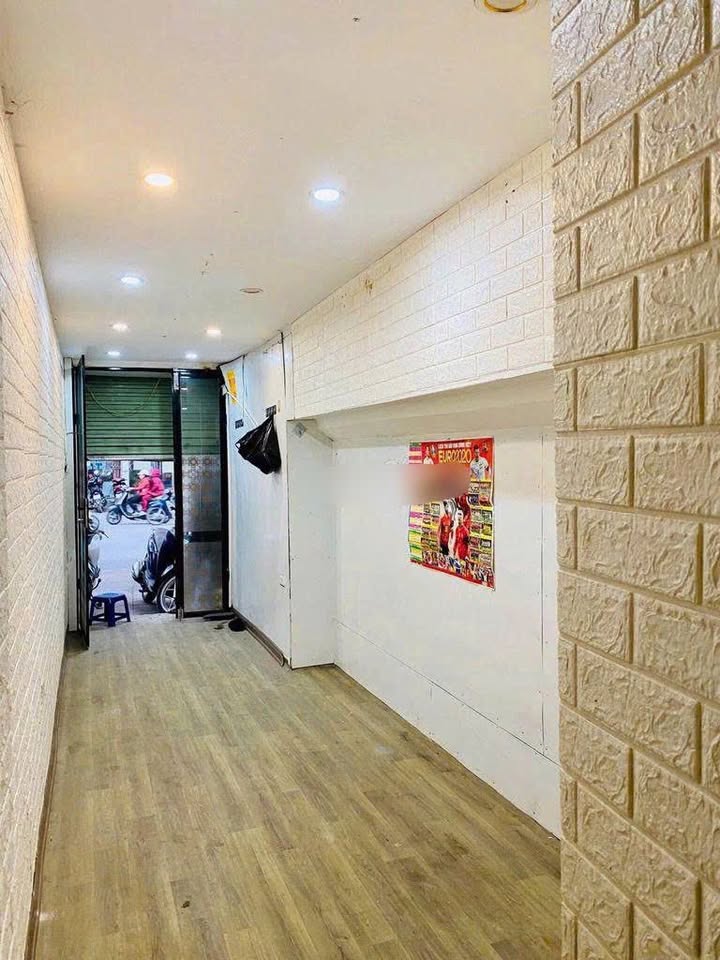 Nhà mặt phố Khâm Thiên, Đống Đa 2 tầng 2 ngủ chỉ 7.5 triệu - Kinh doanh thuận lợi!