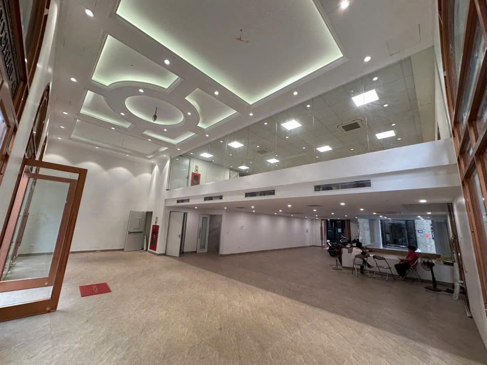 Mặt bằng kinh doanh cho thuê tại Đống Đa 160m² - Giá thuê chỉ 100 triệu/tháng!