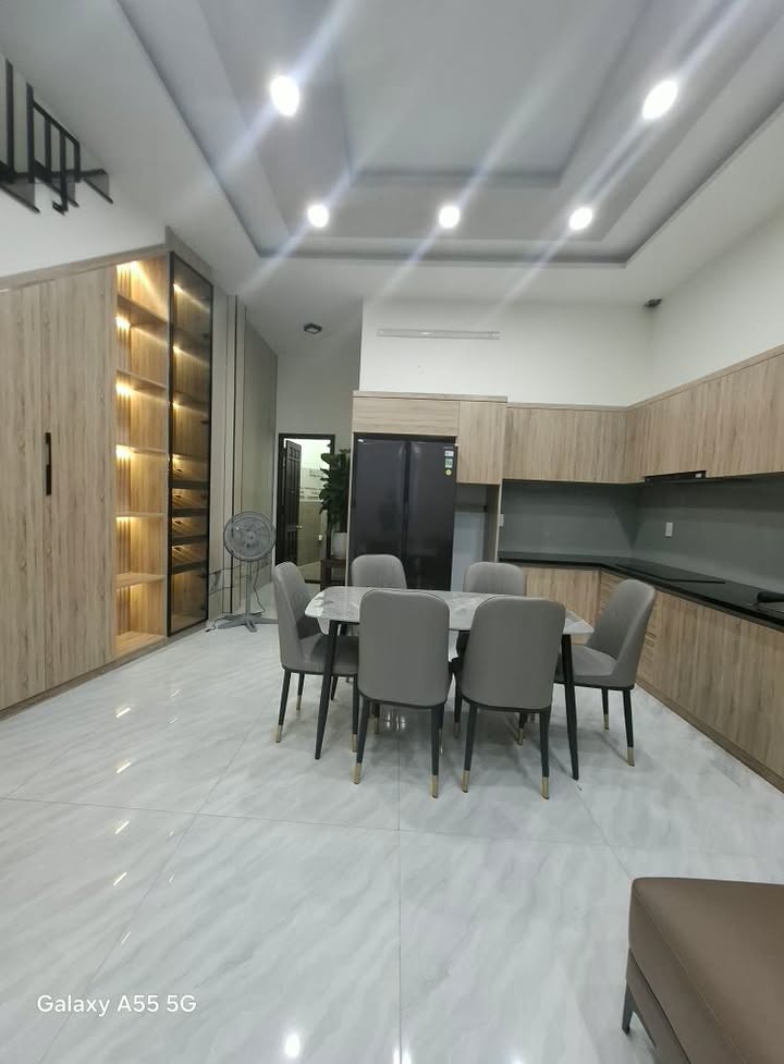 Nhà 2 tầng Hẻm 424 Lê Duẩn 64.6m² giá thỏa thuận - Ở ngay, gần chợ và trường học!